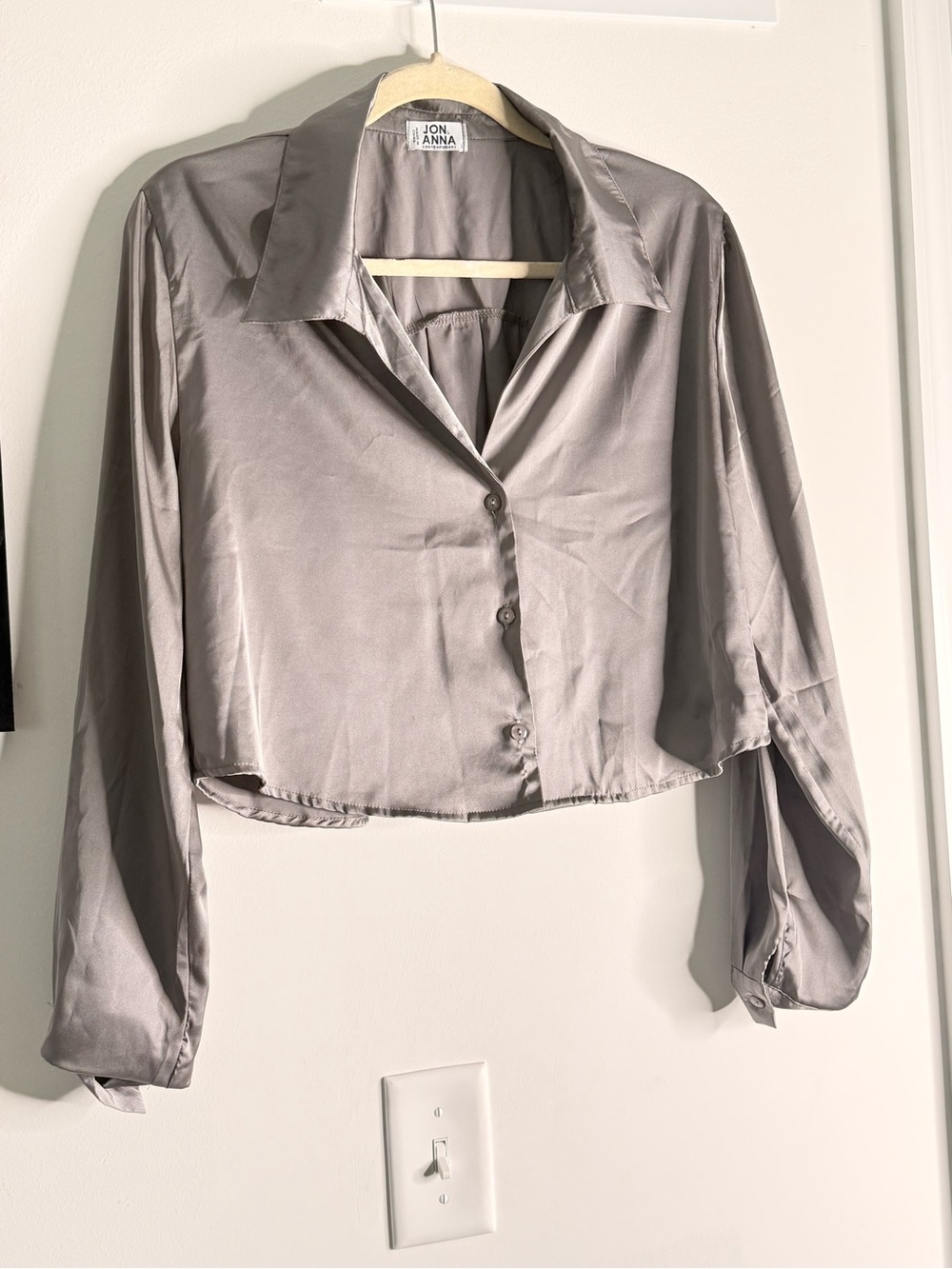 Gray Satin Cropped Buttons-down